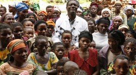 Dr Denis Mukwege, gynécologue rendu célèbre mondialement pour les soins administrés aux femmes victimes des violences sexuelles dans les provinces du Nord et Sud Kivu en RDC. Photo Facebook Page de We want 2013 Nobel Peace Prize for Dr Denis Mukwege (Octobre 2012)